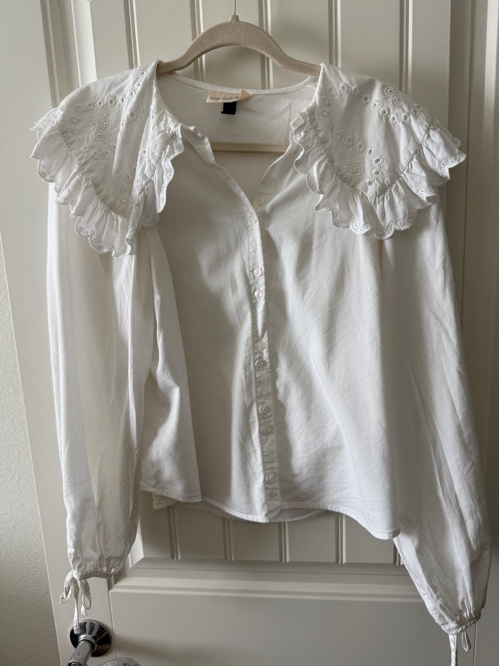 Universal Thread White Eyelet Ruffled Collar Button-Front Blouse